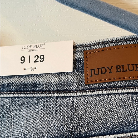 Judy Blue Women's Classic Denim Stretch Distressed Jeans size 9 - Picture 3 of 16